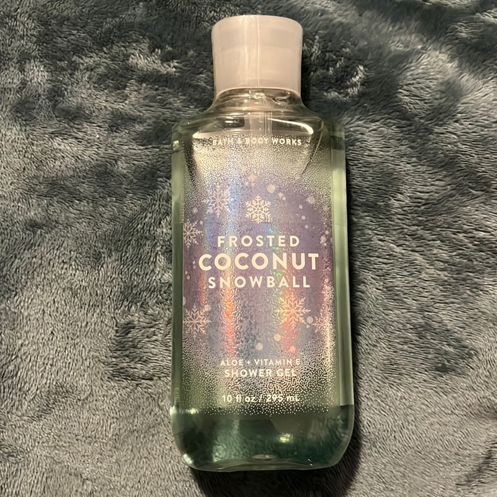 Bath & Body Works Frosted Coconut Snowball-New